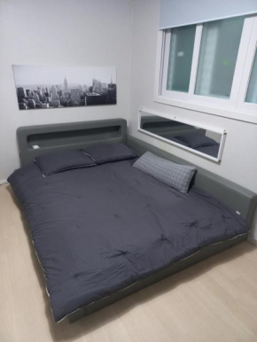 Newly Renovated 2 Bedroom Apartment #7